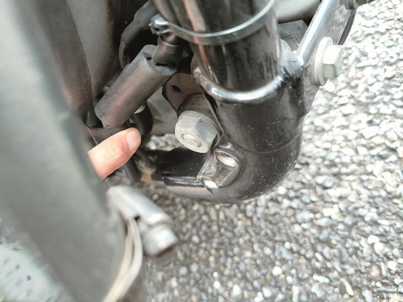 露出したナット