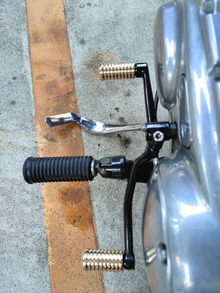 真鍮風フットペグ取り付け