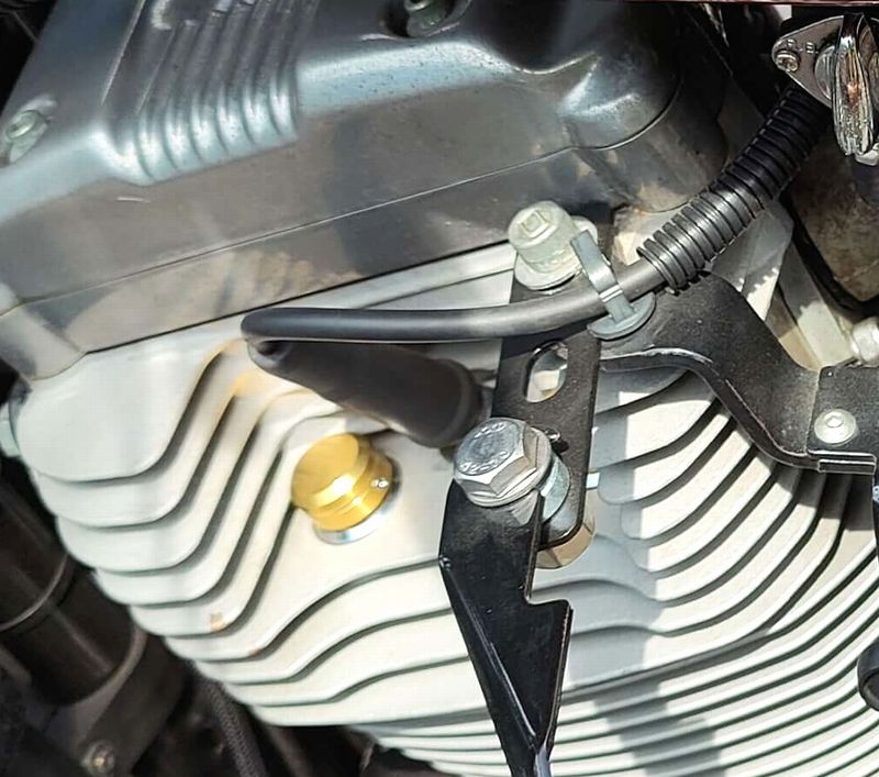 シリンダーヘッドボルトカバー