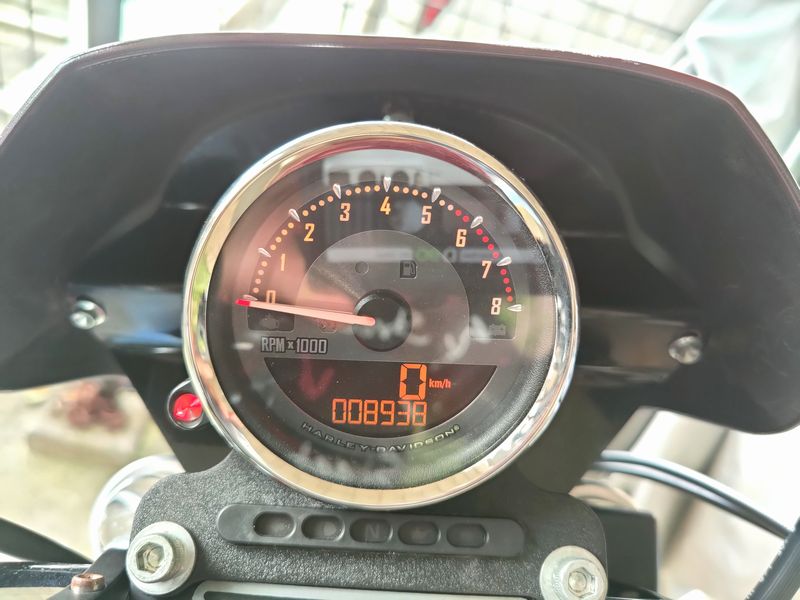 周囲が暗いときのメーター色