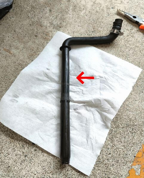 引き抜いた古いホース