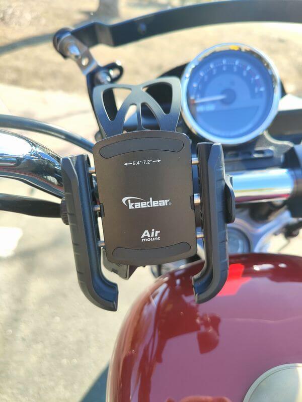 スマホホルダーを付けたハーレー