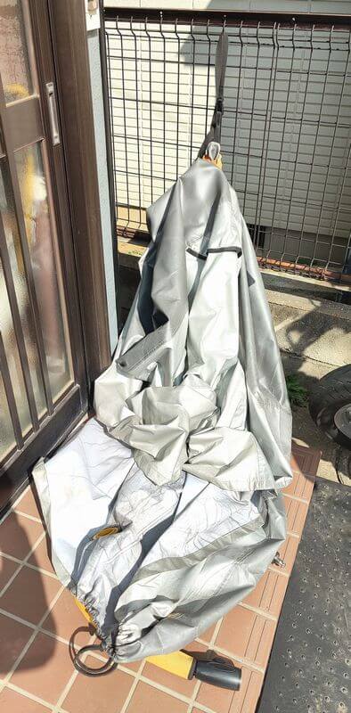 べローン状態のバイクカバー２