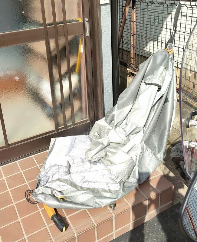 べローン状態のバイクカバー１